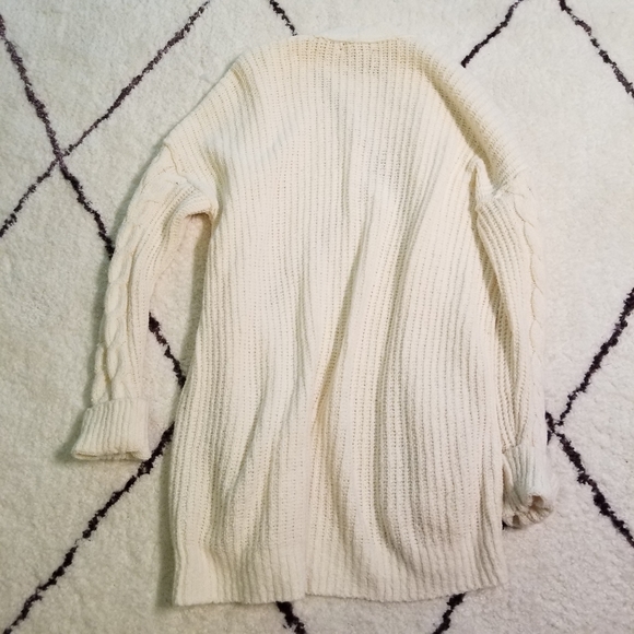 Abercrombie Cream White Knit Sweater Cardigan Small - Picture 2 of 7
